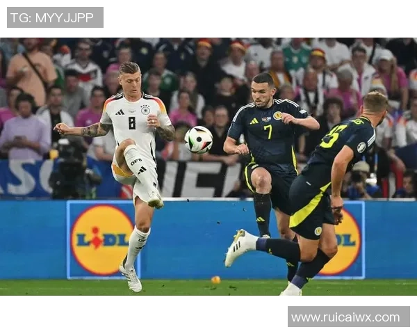 央视曾播足球明星节目回顾与影响探讨 央视曾播足球明星节目回顾与影响探讨