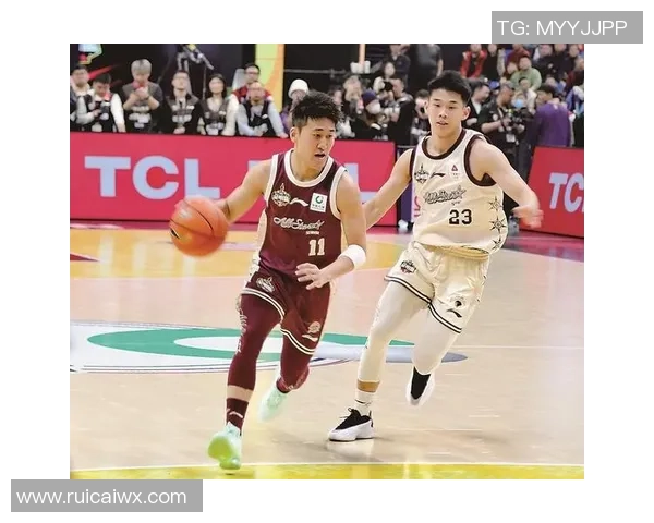 足球与篮球明星的精彩瞬间展现运动魅力与激情对决 足球与篮球明星的精彩瞬间展现运动魅力与激情对决