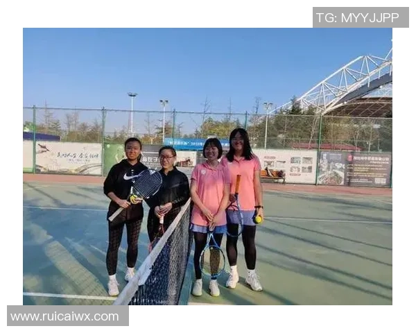 赛后分析:上海网球队与重庆网球队在比赛中的意识对比与启示 赛后分析:上海网球队与重庆网球队在比赛中的意识对比与启示